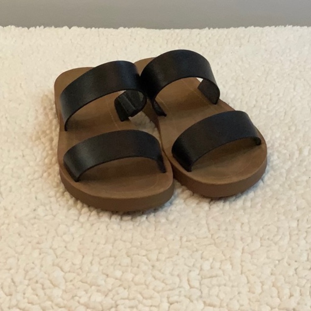 Black sandals, size 7, excellent condition